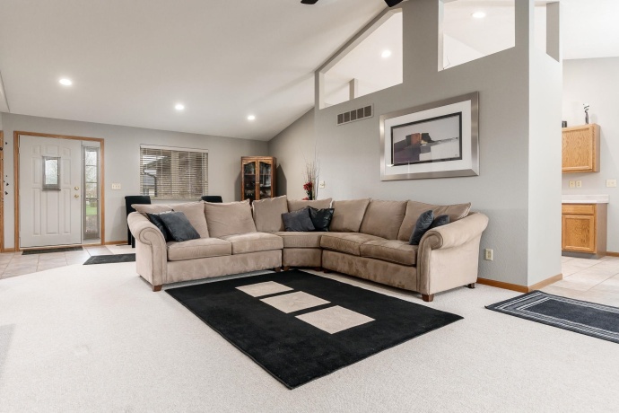 6465 Corinas, ROCKFORD, Illinois 61103, 3 Bedrooms Bedrooms, ,2 BathroomsBathrooms,House,For Sale,Corinas,202602150