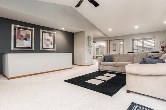 6465 Corinas, ROCKFORD, Illinois 61103, 3 Bedrooms Bedrooms, ,2 BathroomsBathrooms,House,For Sale,Corinas,202602150