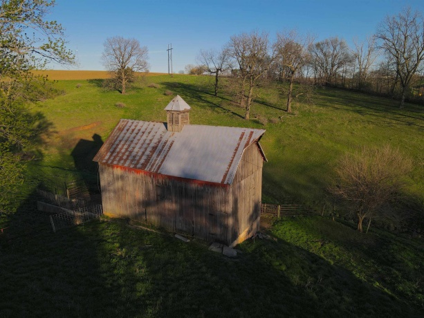 15700 Imbus Lane, EAST DUBUQUE, Illinois 61025, 2 Bedrooms Bedrooms, ,1 BathroomBathrooms,Farm,For Sale,Imbus Lane,202602159