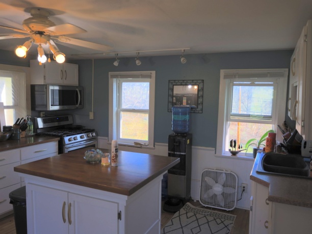 15700 Imbus Lane, EAST DUBUQUE, Illinois 61025, 2 Bedrooms Bedrooms, ,1 BathroomBathrooms,Farm,For Sale,Imbus Lane,202602159