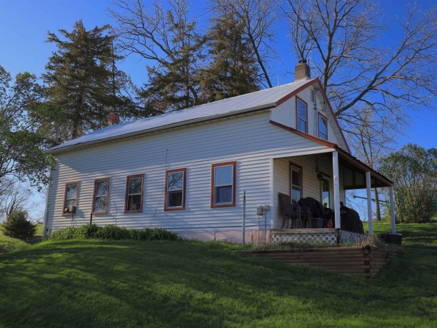 15700 Imbus Lane, EAST DUBUQUE, Illinois 61025, 2 Bedrooms Bedrooms, ,1 BathroomBathrooms,Farm,For Sale,Imbus Lane,202602159