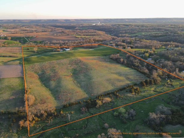 15700 Imbus Lane, EAST DUBUQUE, Illinois 61025, 2 Bedrooms Bedrooms, ,1 BathroomBathrooms,Farm,For Sale,Imbus Lane,202602159