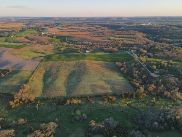 15700 Imbus Lane, EAST DUBUQUE, Illinois 61025, 2 Bedrooms Bedrooms, ,1 BathroomBathrooms,Farm,For Sale,Imbus Lane,202602159