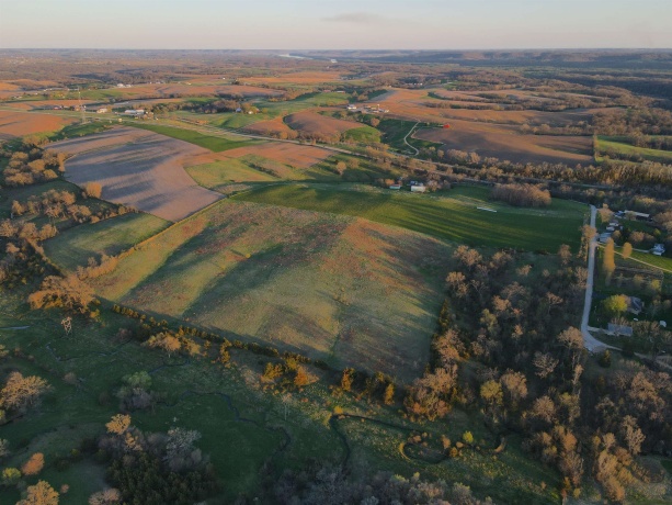 15700 Imbus Lane, EAST DUBUQUE, Illinois 61025, 2 Bedrooms Bedrooms, ,1 BathroomBathrooms,Farm,For Sale,Imbus Lane,202602159