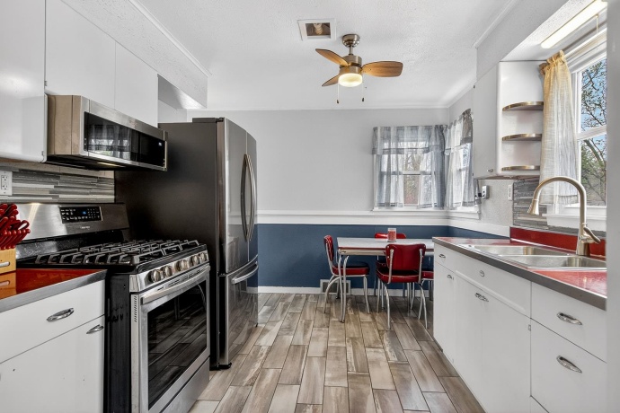 1706 Warren, ROCKFORD, Illinois 61108, 3 Bedrooms Bedrooms, ,1 BathroomBathrooms,House,For Sale,Warren,202602161