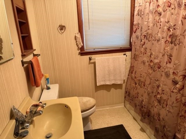 827 3450th, Utica, Illinois 61373, 3 Bedrooms Bedrooms, ,1 BathroomBathrooms,House,For Sale,3450th,202602168