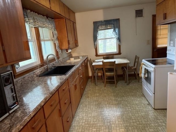 827 3450th, Utica, Illinois 61373, 3 Bedrooms Bedrooms, ,1 BathroomBathrooms,House,For Sale,3450th,202602168