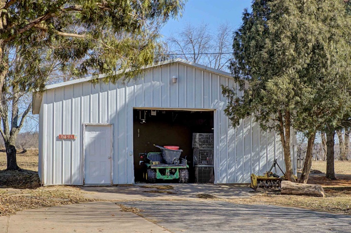 115 Windmill, ELIZABETH, Illinois 61028, 5 Bedrooms Bedrooms, ,3 BathroomsBathrooms,Farm,For Sale,Windmill,202602170