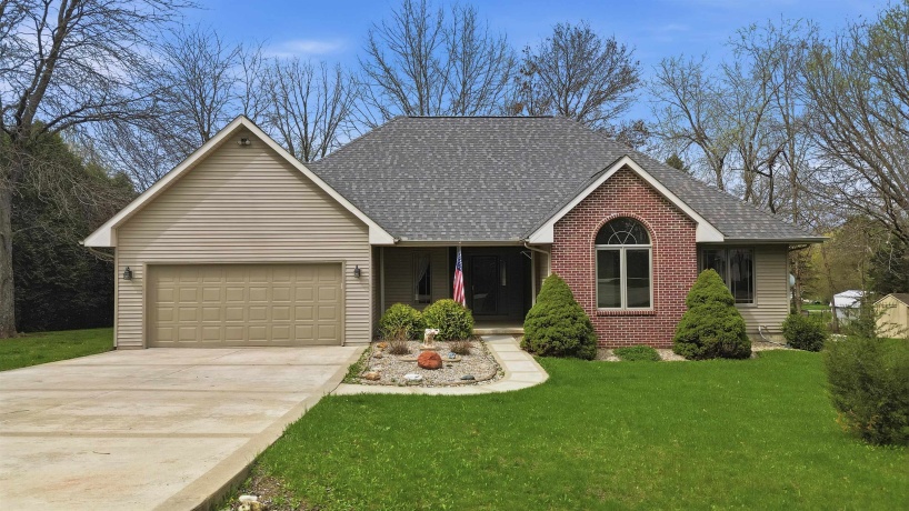 307 Portage, DIXON, Illinois 61021, 3 Bedrooms Bedrooms, ,2 BathroomsBathrooms,House,For Sale,Portage,202602176