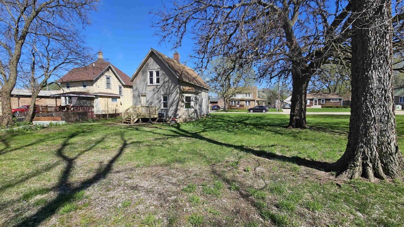 534 Center, SOUTH BELOIT, Illinois 61080, 2 Bedrooms Bedrooms, ,1 BathroomBathrooms,House,For Sale,Center,202602180