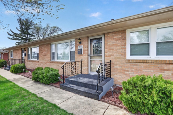 2523 - 2525 Holmes, ROCKFORD, Illinois 61108, ,2 Units,For Sale,Holmes,202602182