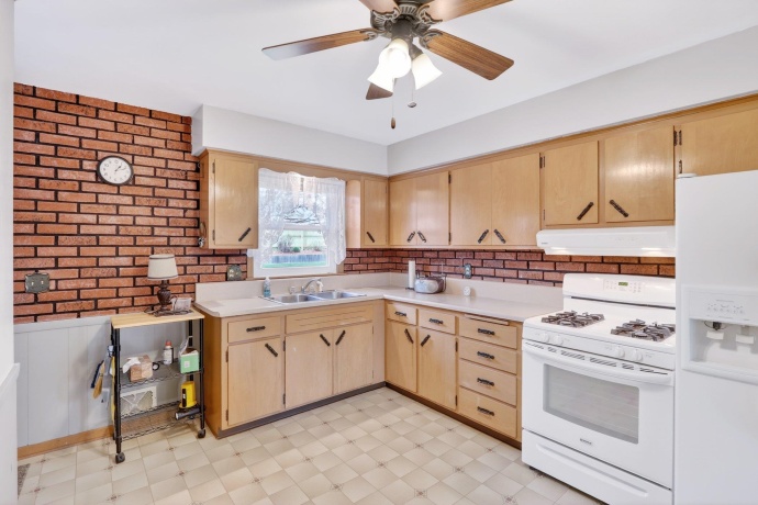 2523 - 2525 Holmes, ROCKFORD, Illinois 61108, ,2 Units,For Sale,Holmes,202602182