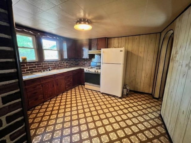 913 15th, FREEPORT, Illinois 61032, 2 Bedrooms Bedrooms, ,1 BathroomBathrooms,House,For Sale,15th,202506302