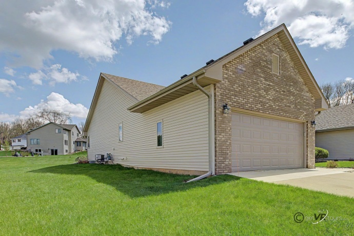 3127 Sandy Pointe, FREEPORT, Illinois 61032, 2 Bedrooms Bedrooms, ,2 BathroomsBathrooms,Condominium,For Sale,Sandy Pointe,202602196