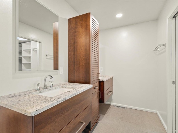 2509 Driftwood, ROCKFORD, Illinois 61107, 5 Bedrooms Bedrooms, ,2 BathroomsBathrooms,House,For Sale,Driftwood,202602202