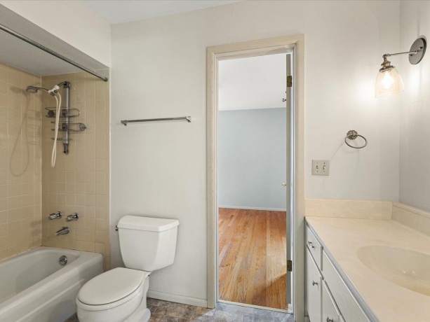 2509 Driftwood, ROCKFORD, Illinois 61107, 5 Bedrooms Bedrooms, ,2 BathroomsBathrooms,House,For Sale,Driftwood,202602202