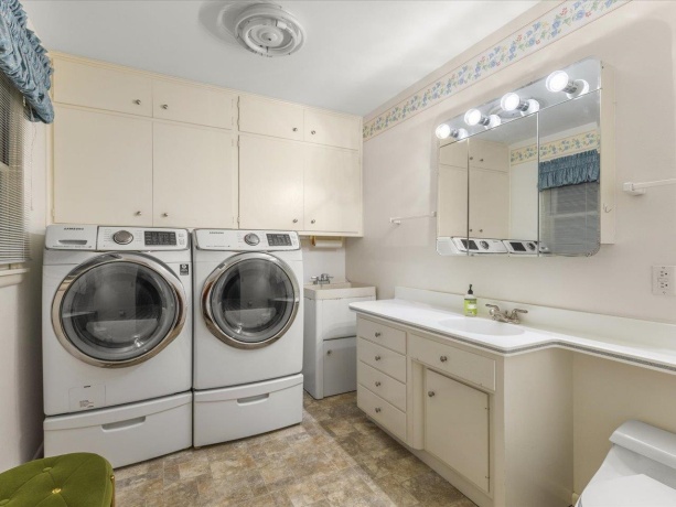 2509 Driftwood, ROCKFORD, Illinois 61107, 5 Bedrooms Bedrooms, ,2 BathroomsBathrooms,House,For Sale,Driftwood,202602202