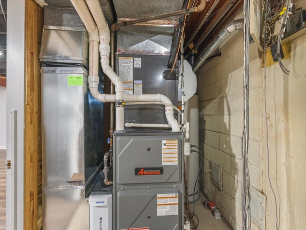 2509 Driftwood, ROCKFORD, Illinois 61107, 5 Bedrooms Bedrooms, ,2 BathroomsBathrooms,House,For Sale,Driftwood,202602202