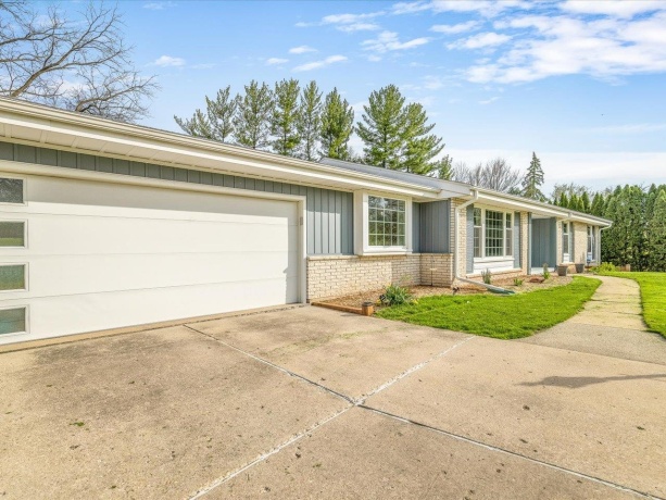 2509 Driftwood, ROCKFORD, Illinois 61107, 5 Bedrooms Bedrooms, ,2 BathroomsBathrooms,House,For Sale,Driftwood,202602202