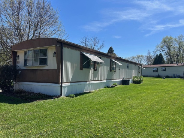 309 Lindenwood, BELVIDERE, Illinois 61008, 2 Bedrooms Bedrooms, ,1 BathroomBathrooms,House,For Sale,Lindenwood,202602205