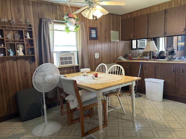 309 Lindenwood, BELVIDERE, Illinois 61008, 2 Bedrooms Bedrooms, ,1 BathroomBathrooms,House,For Sale,Lindenwood,202602205