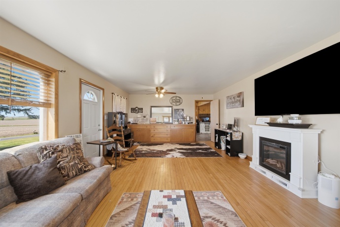 17870 Clover, MORRISON, Illinois 61270, 4 Bedrooms Bedrooms, ,2 BathroomsBathrooms,House,For Sale,Clover,202602208