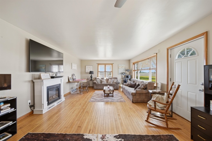 17870 Clover, MORRISON, Illinois 61270, 4 Bedrooms Bedrooms, ,2 BathroomsBathrooms,House,For Sale,Clover,202602208