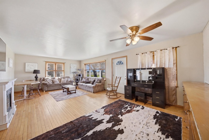 17870 Clover, MORRISON, Illinois 61270, 4 Bedrooms Bedrooms, ,2 BathroomsBathrooms,House,For Sale,Clover,202602208