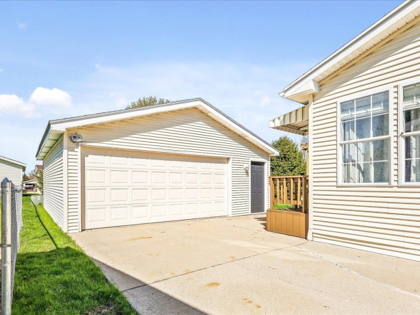 8686 Dutch Elm, ROSCOE, Illinois 61073, 3 Bedrooms Bedrooms, ,2 BathroomsBathrooms,House,For Sale,Dutch Elm,202602213