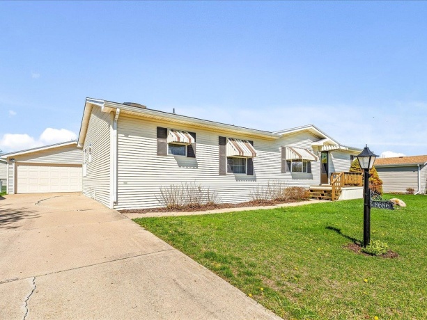 8686 Dutch Elm, ROSCOE, Illinois 61073, 3 Bedrooms Bedrooms, ,2 BathroomsBathrooms,House,For Sale,Dutch Elm,202602213