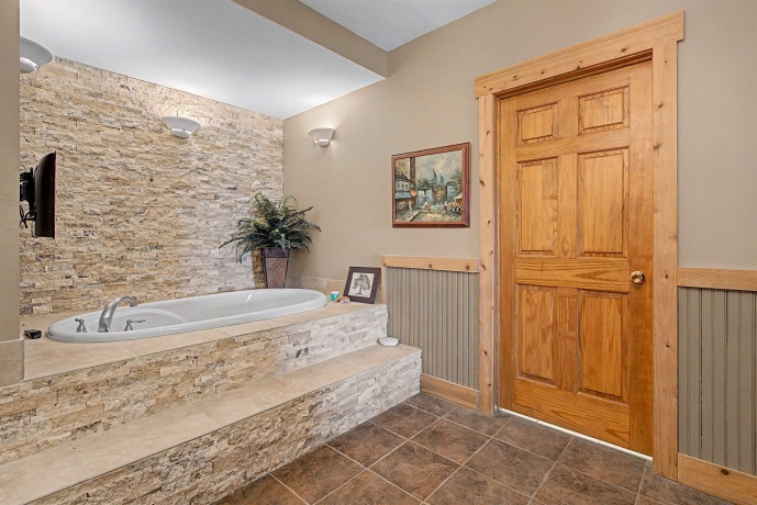 2287 Hanover, HANOVER, Illinois 61041, 4 Bedrooms Bedrooms, ,4 BathroomsBathrooms,Farm,For Sale,Hanover,202602217