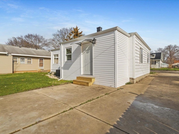 3032 Gladstone, ROCKFORD, Illinois 61101, 2 Bedrooms Bedrooms, ,1 BathroomBathrooms,House,For Sale,Gladstone,202601958