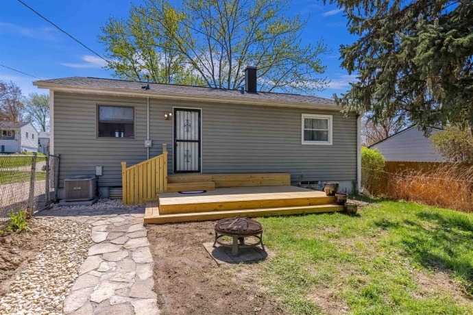 3220 18th, ROCKFORD, Illinois 61109, 3 Bedrooms Bedrooms, ,1 BathroomBathrooms,House,For Sale,18th,202602197