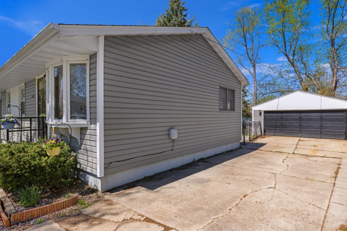 3220 18th, ROCKFORD, Illinois 61109, 3 Bedrooms Bedrooms, ,1 BathroomBathrooms,House,For Sale,18th,202602197