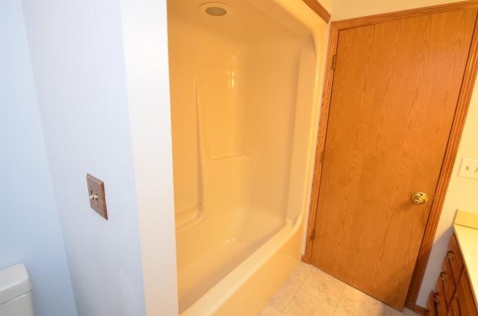 1237 Woodcreek, ROCKFORD, Illinois 61108, ,2 Units,For Sale,Woodcreek,202602220