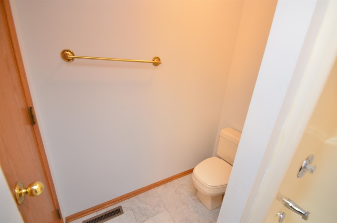 1237 Woodcreek, ROCKFORD, Illinois 61108, ,2 Units,For Sale,Woodcreek,202602220