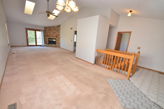 1237 Woodcreek, ROCKFORD, Illinois 61108, ,2 Units,For Sale,Woodcreek,202602220