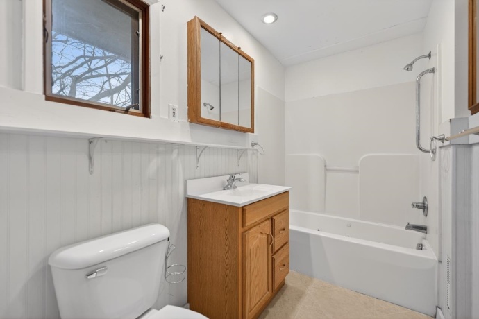 1407 Bolkinwood, FREEPORT, Illinois 61032, 4 Bedrooms Bedrooms, ,3 BathroomsBathrooms,House,For Sale,Bolkinwood,202602232