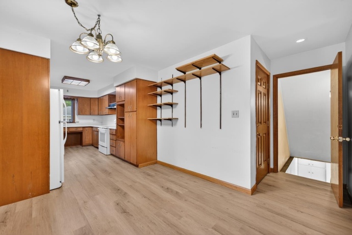 1407 Bolkinwood, FREEPORT, Illinois 61032, 4 Bedrooms Bedrooms, ,3 BathroomsBathrooms,House,For Sale,Bolkinwood,202602232