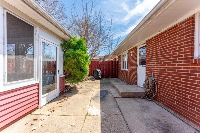 4132-4134 Crosby, ROCKFORD, Illinois 61107, ,2 Units,For Sale,Crosby,202602236