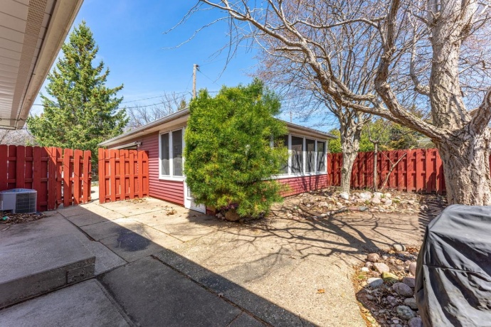 4132-4134 Crosby, ROCKFORD, Illinois 61107, ,2 Units,For Sale,Crosby,202602236