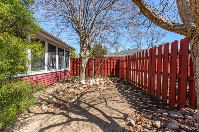 4132-4134 Crosby, ROCKFORD, Illinois 61107, ,2 Units,For Sale,Crosby,202602236