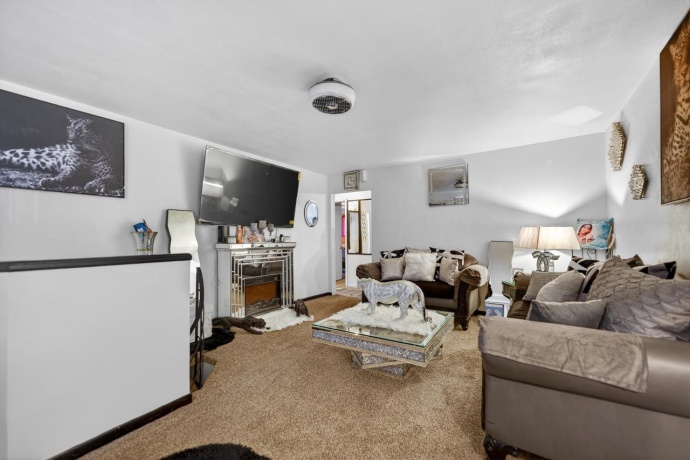 4132-4134 Crosby, ROCKFORD, Illinois 61107, ,2 Units,For Sale,Crosby,202602236