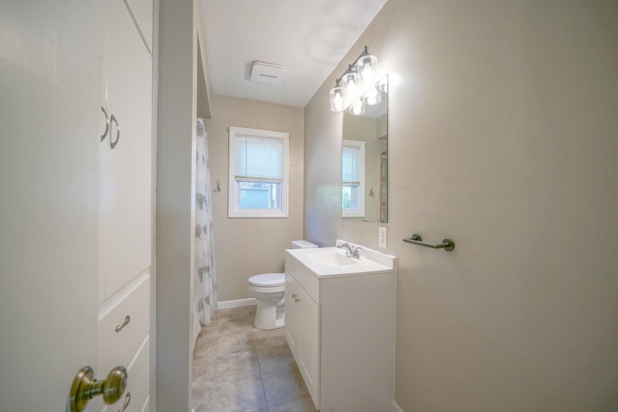 1529 Benton, ROCKFORD, Illinois 61107, 4 Bedrooms Bedrooms, ,2 BathroomsBathrooms,House,For Sale,Benton,202602238