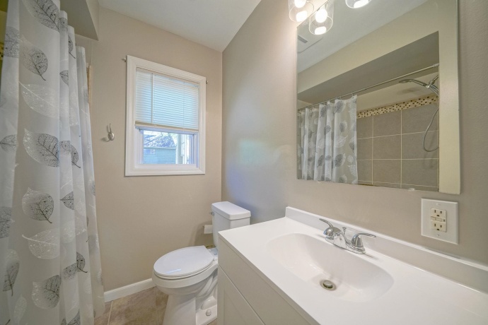 1529 Benton, ROCKFORD, Illinois 61107, 4 Bedrooms Bedrooms, ,2 BathroomsBathrooms,House,For Sale,Benton,202602238