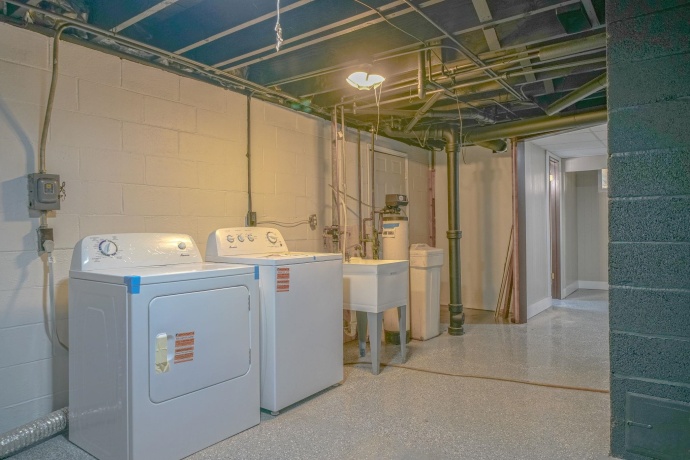 1529 Benton, ROCKFORD, Illinois 61107, 4 Bedrooms Bedrooms, ,2 BathroomsBathrooms,House,For Sale,Benton,202602238