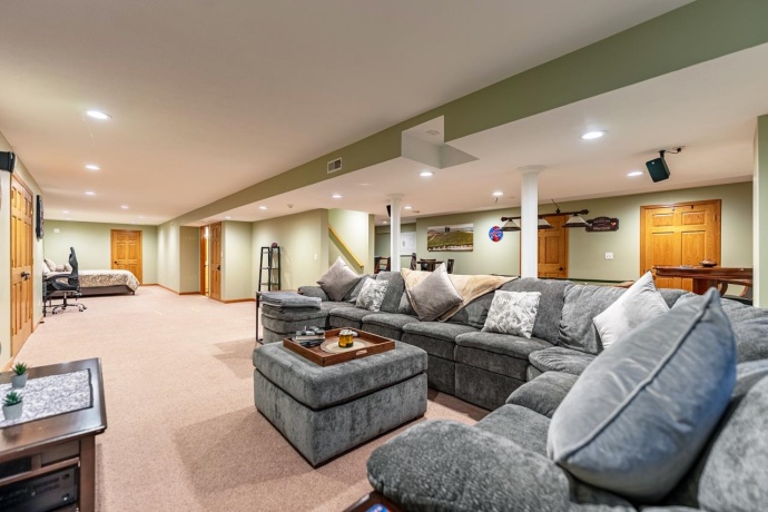 1354 University, ROCKFORD, Illinois 61107, 4 Bedrooms Bedrooms, ,3 BathroomsBathrooms,House,For Sale,University,202602253