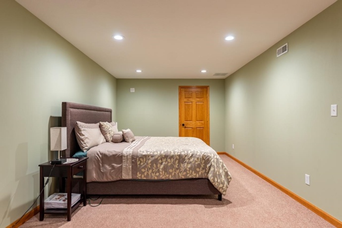 1354 University, ROCKFORD, Illinois 61107, 4 Bedrooms Bedrooms, ,3 BathroomsBathrooms,House,For Sale,University,202602253