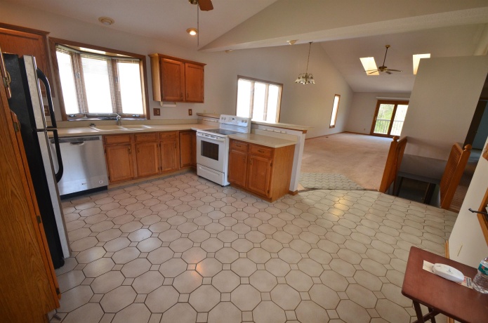 1237 Woodcreek, ROCKFORD, Illinois 61108, 2 Bedrooms Bedrooms, ,2 BathroomsBathrooms,House,For Sale,Woodcreek,202602259