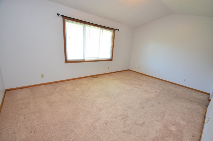 1237 Woodcreek, ROCKFORD, Illinois 61108, 2 Bedrooms Bedrooms, ,2 BathroomsBathrooms,House,For Sale,Woodcreek,202602259